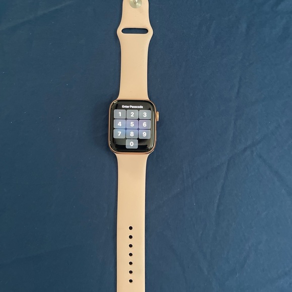 Iwatch series 5 main image 2